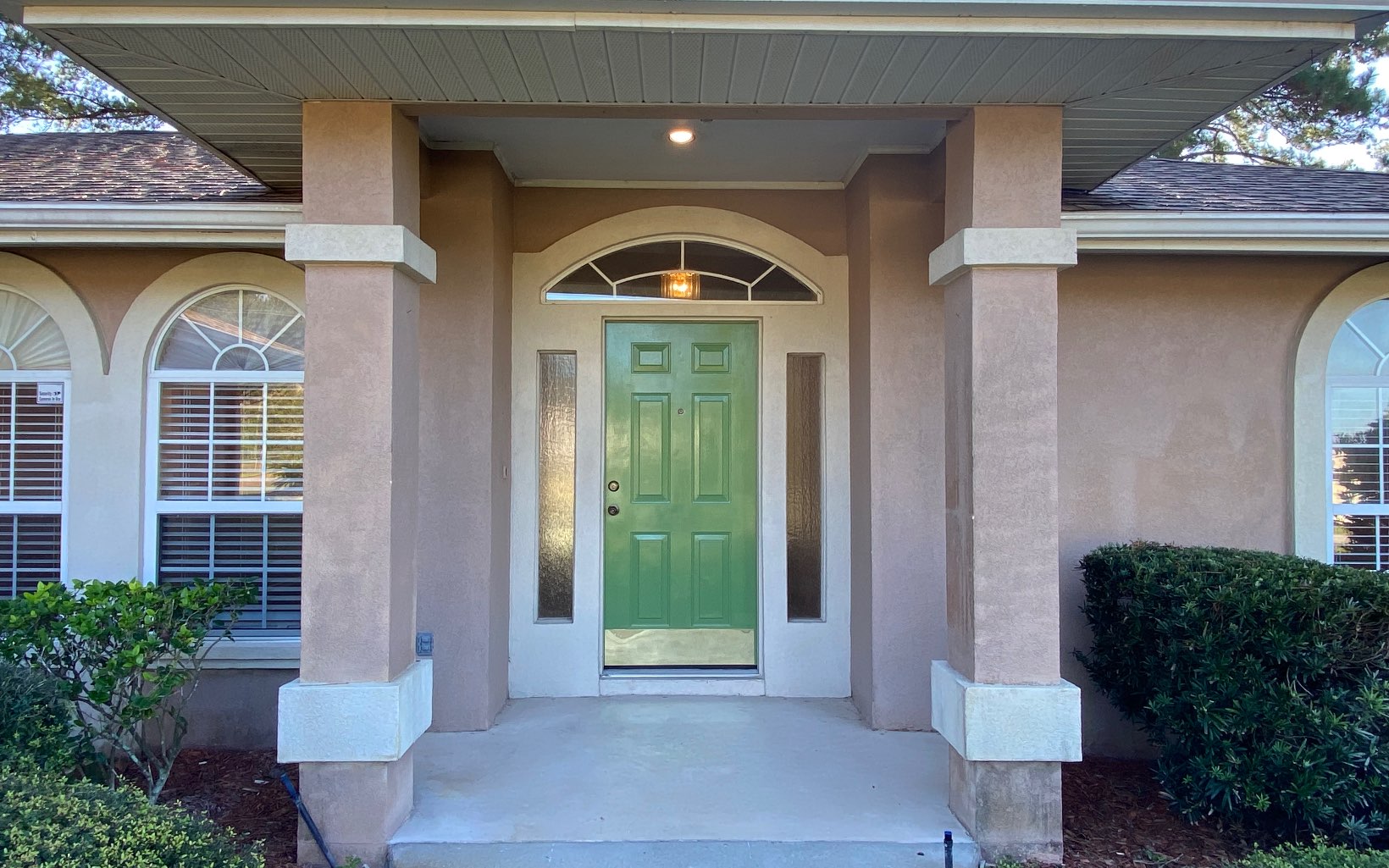 137 SW Robinson Court