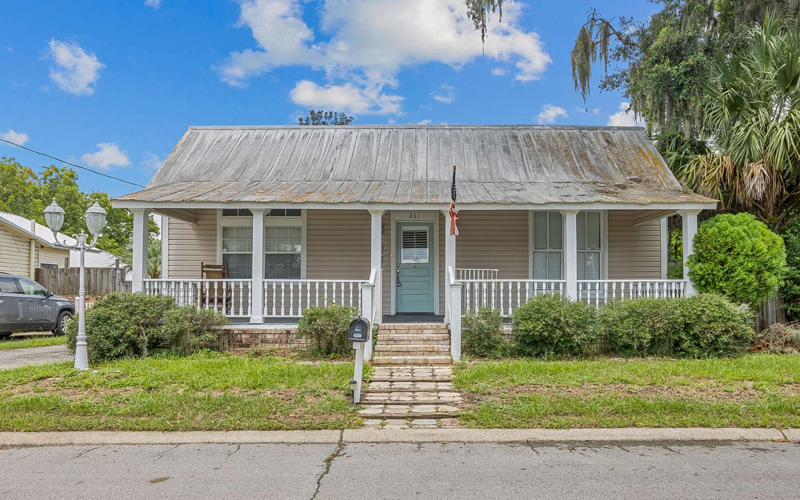 261 SE Saint Johns St